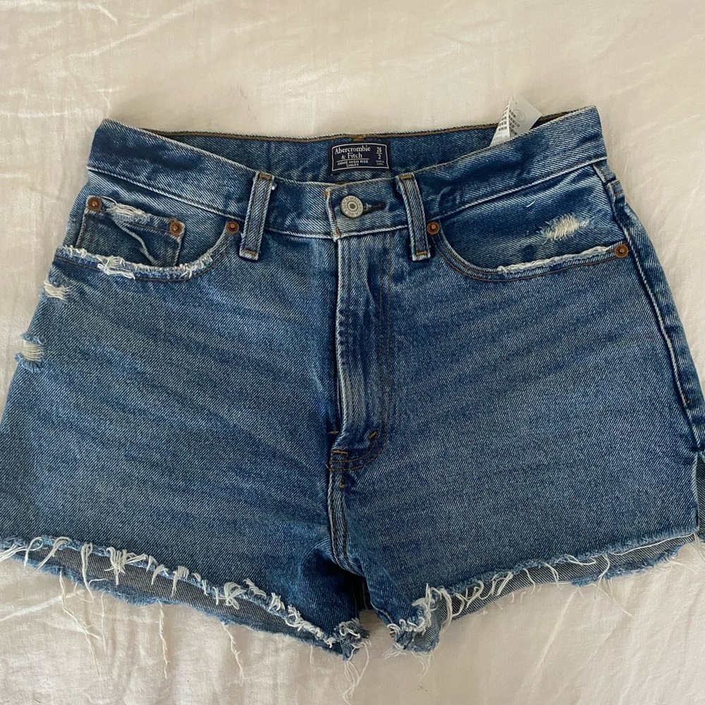 Abercrombie & Fitch Annie High Rise Short (26)